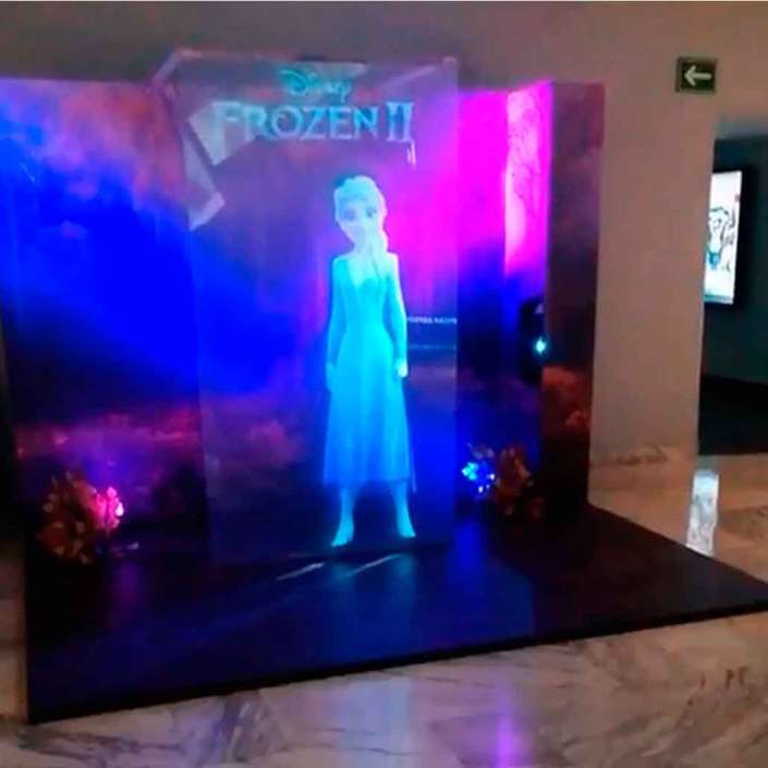 Smart Film modelo Holofilm proyectado en vidrio en un centro comercial